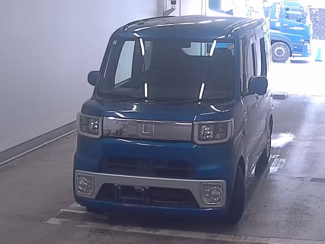 DAIHATSU WAKE