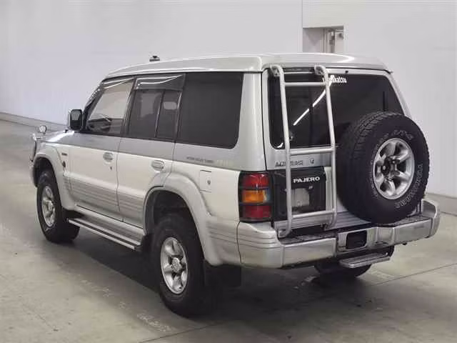 MITSUBISHI PAJERO