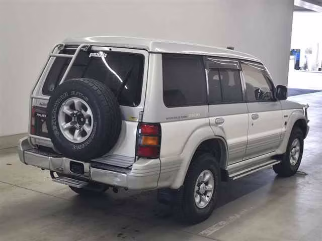 MITSUBISHI PAJERO