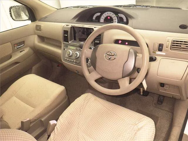 TOYOTA RAUM