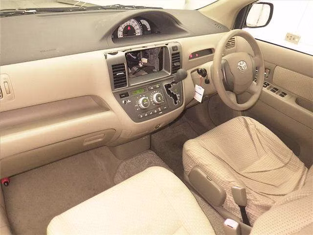 TOYOTA RAUM