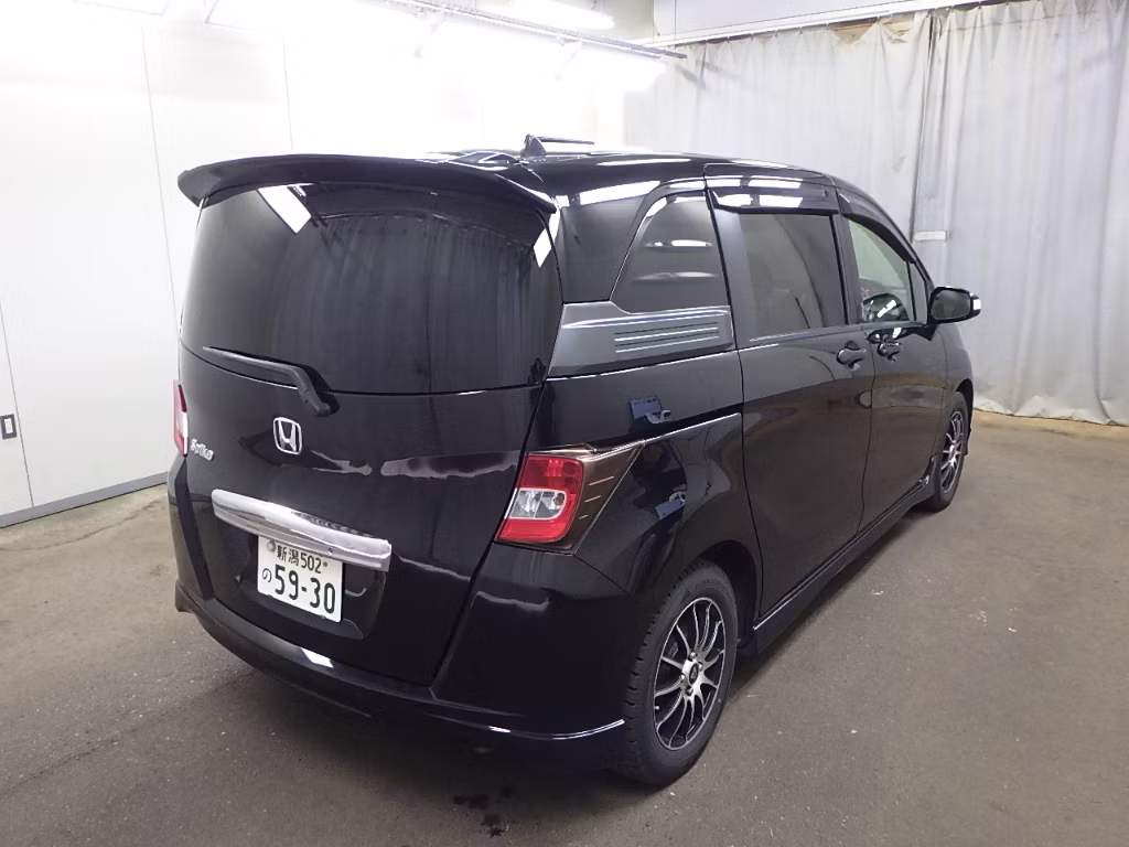 HONDA FREED SPIKE