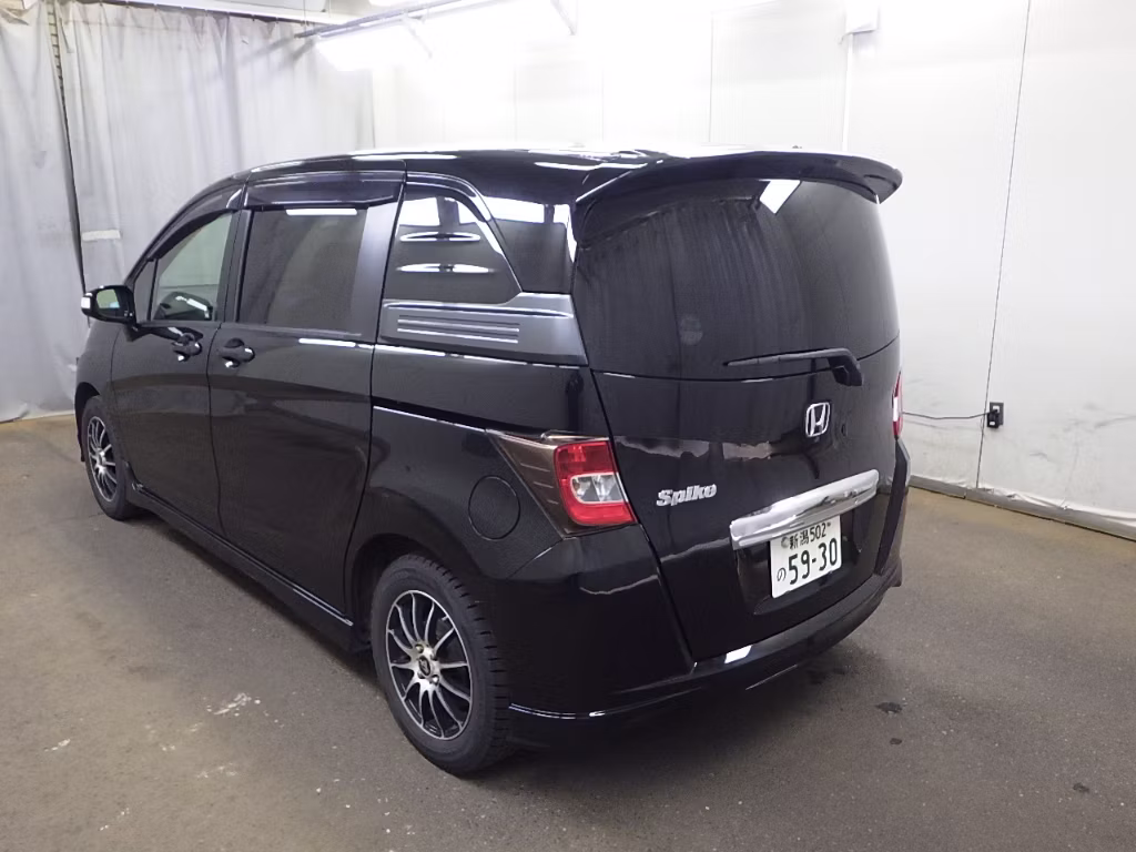HONDA FREED SPIKE