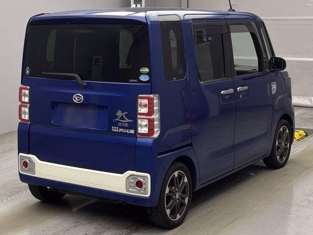 DAIHATSU WAKE