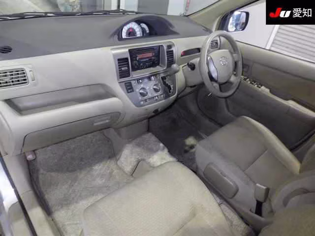 TOYOTA RAUM