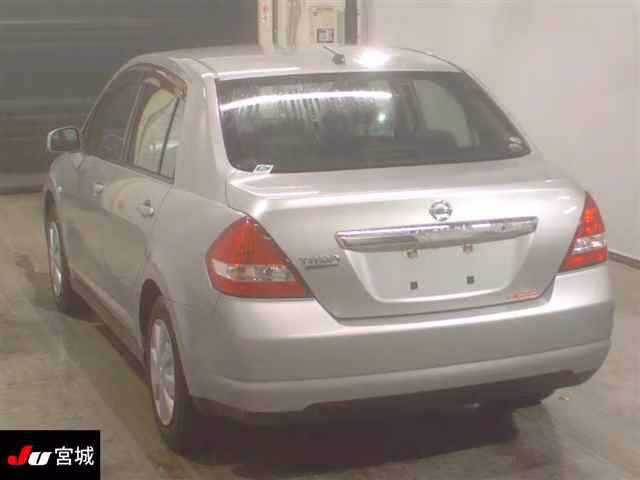 NISSAN TIIDA LATIO