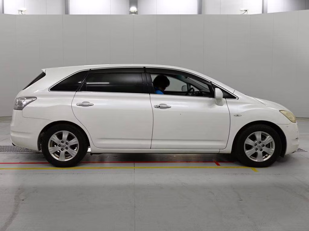 TOYOTA MARK X ZIO