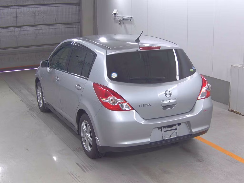 NISSAN TIIDA