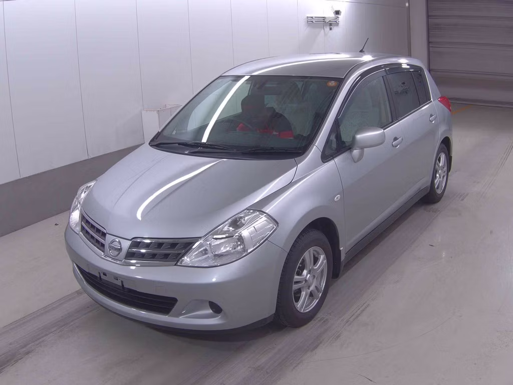 NISSAN TIIDA