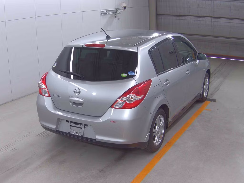 NISSAN TIIDA