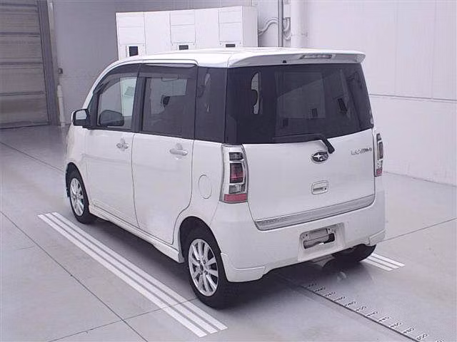 SUBARU LUCRA