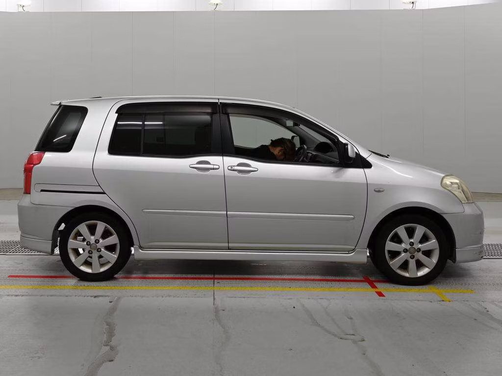TOYOTA RAUM