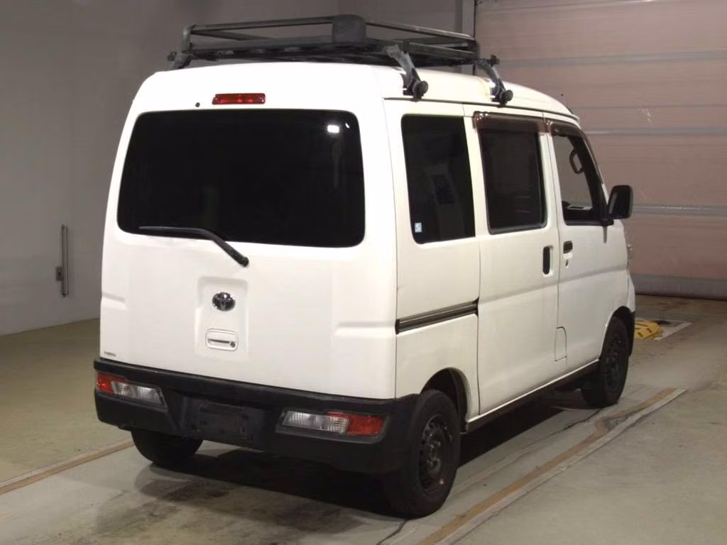 TOYOTA PIXIS VAN