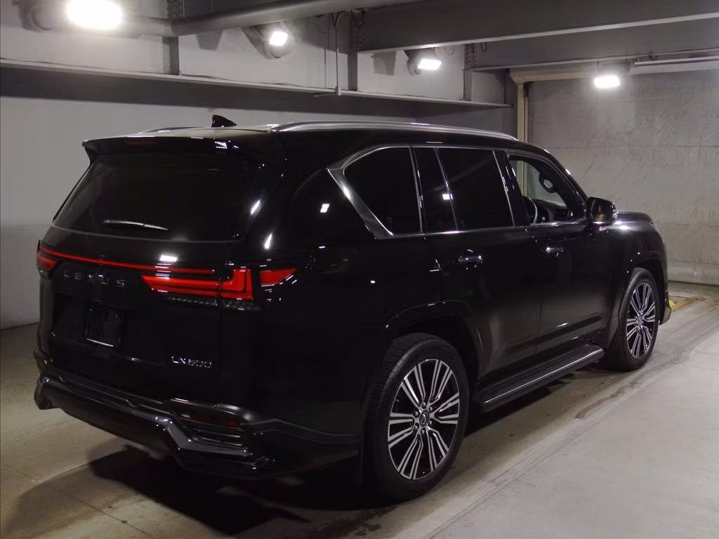 LEXUS LX600