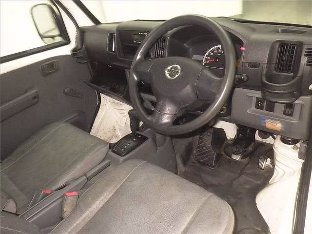NISSAN CLIPPER