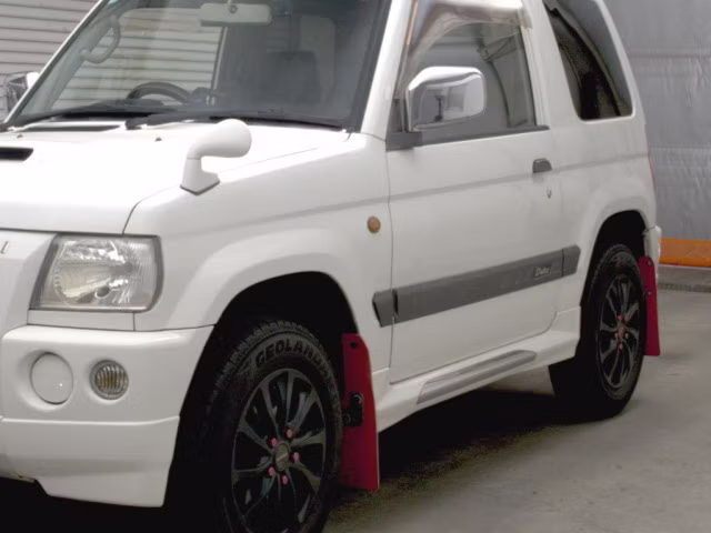 MITSUBISHI PAJERO MINI