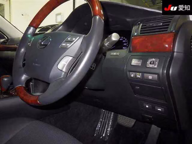 LEXUS LS460