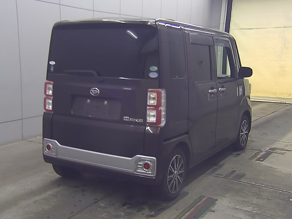 DAIHATSU WAKE