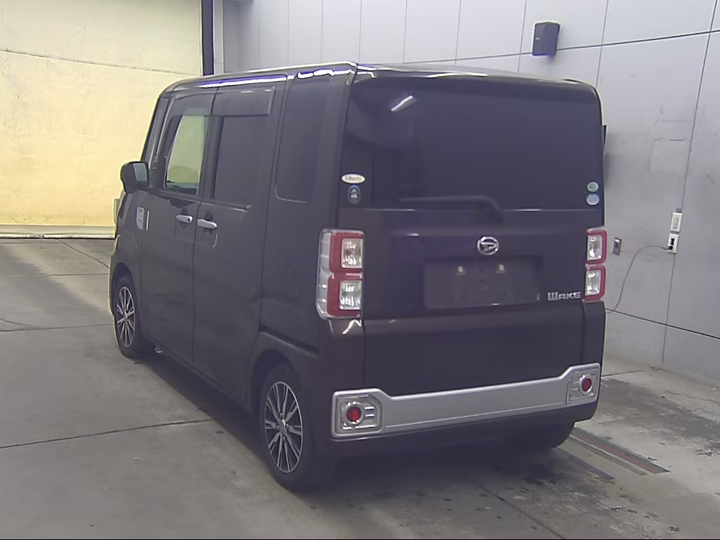 DAIHATSU WAKE