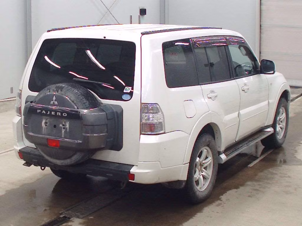 MITSUBISHI PAJERO