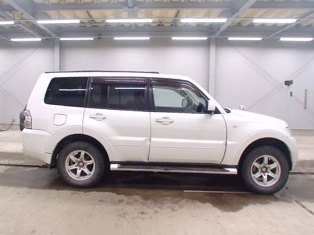 MITSUBISHI PAJERO
