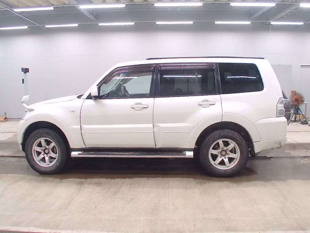 MITSUBISHI PAJERO