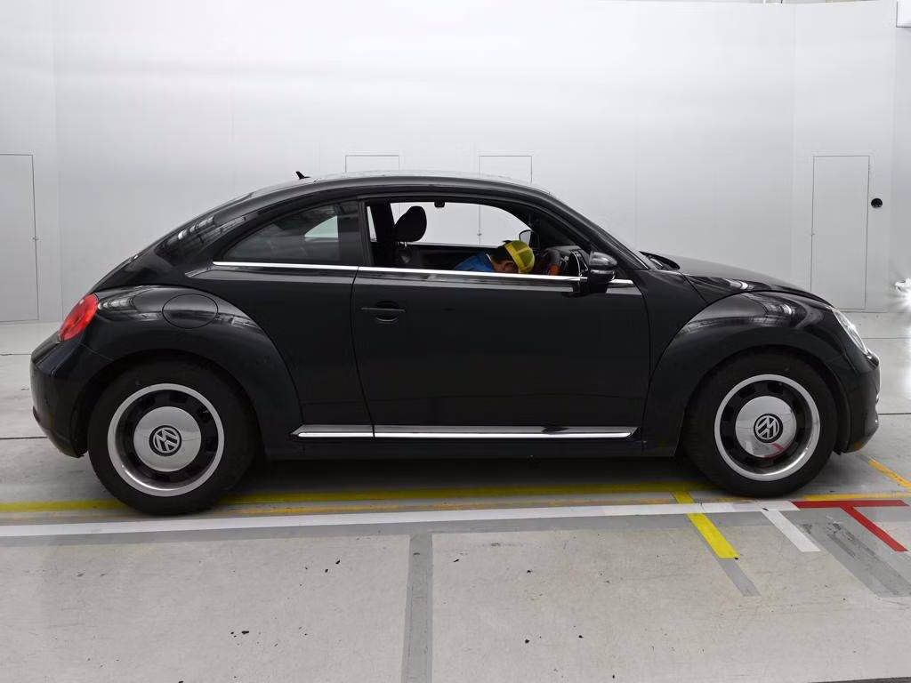 VOLKSWAGEN BEETLE