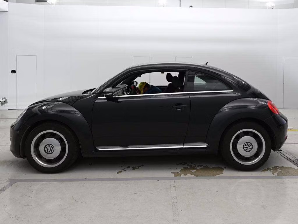 VOLKSWAGEN BEETLE