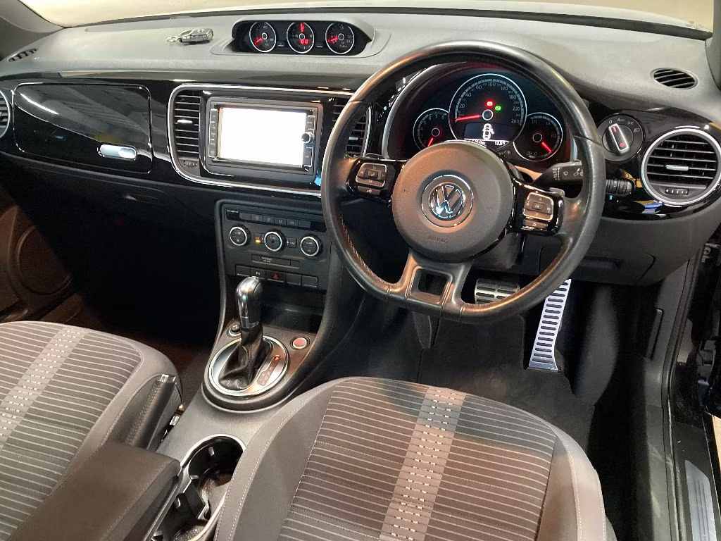 VOLKSWAGEN BEETLE