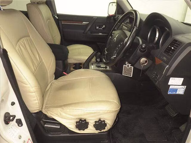 MITSUBISHI PAJERO