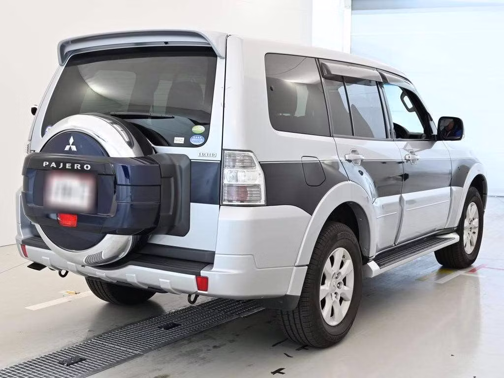 MITSUBISHI PAJERO