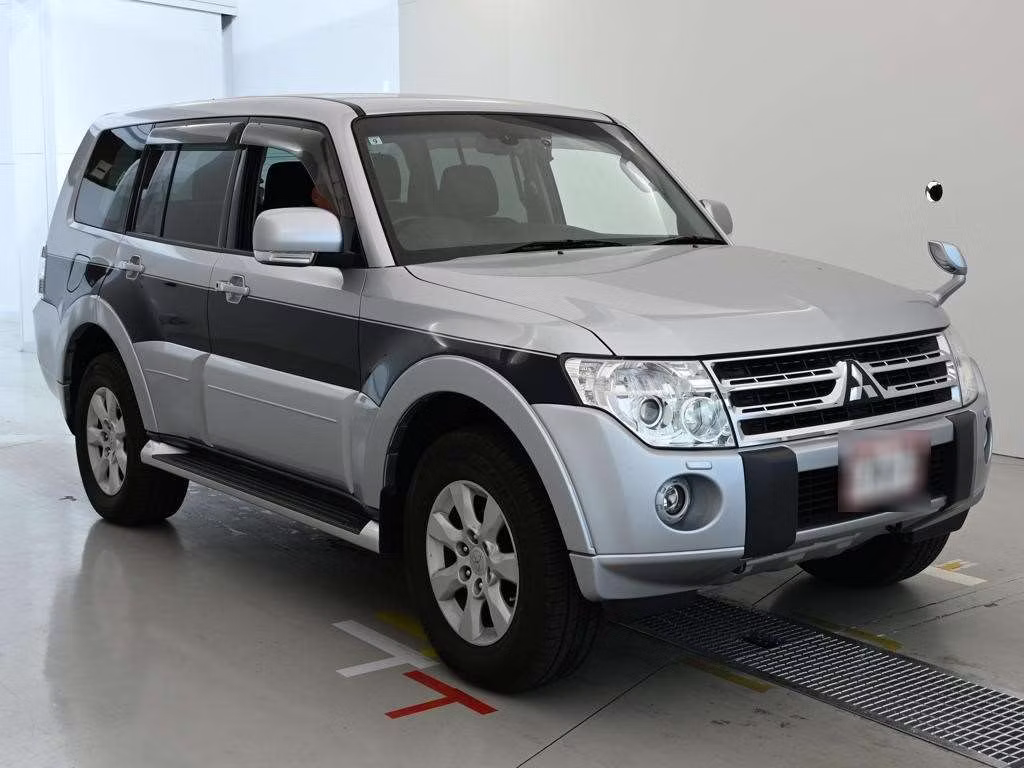 MITSUBISHI PAJERO