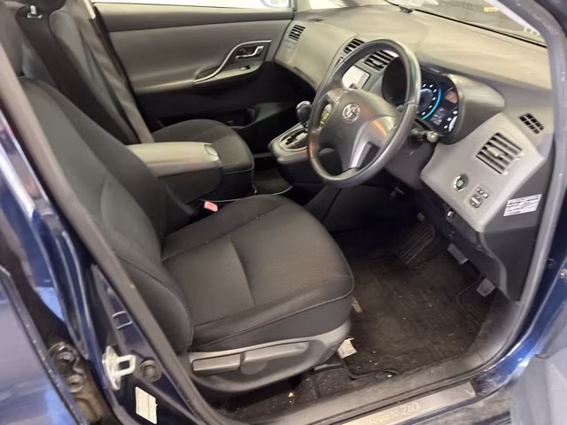 TOYOTA MARK X ZIO