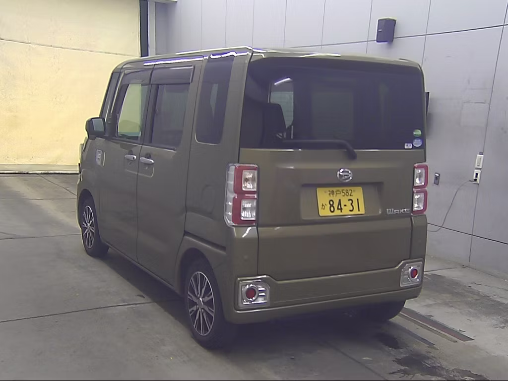 DAIHATSU WAKE