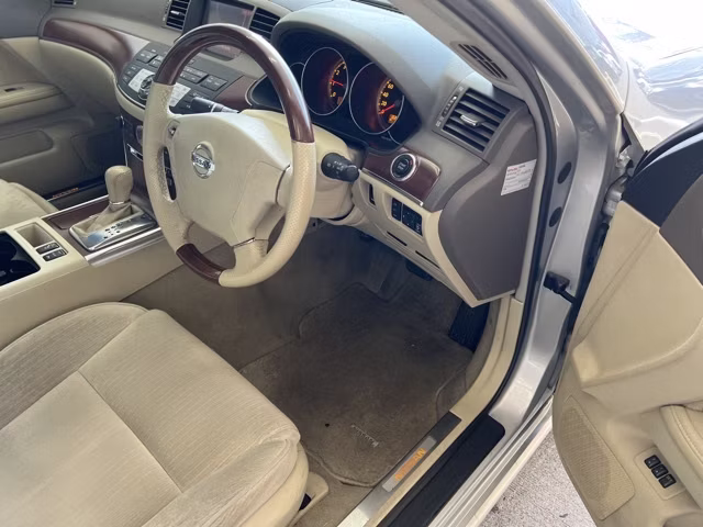 NISSAN FUGA