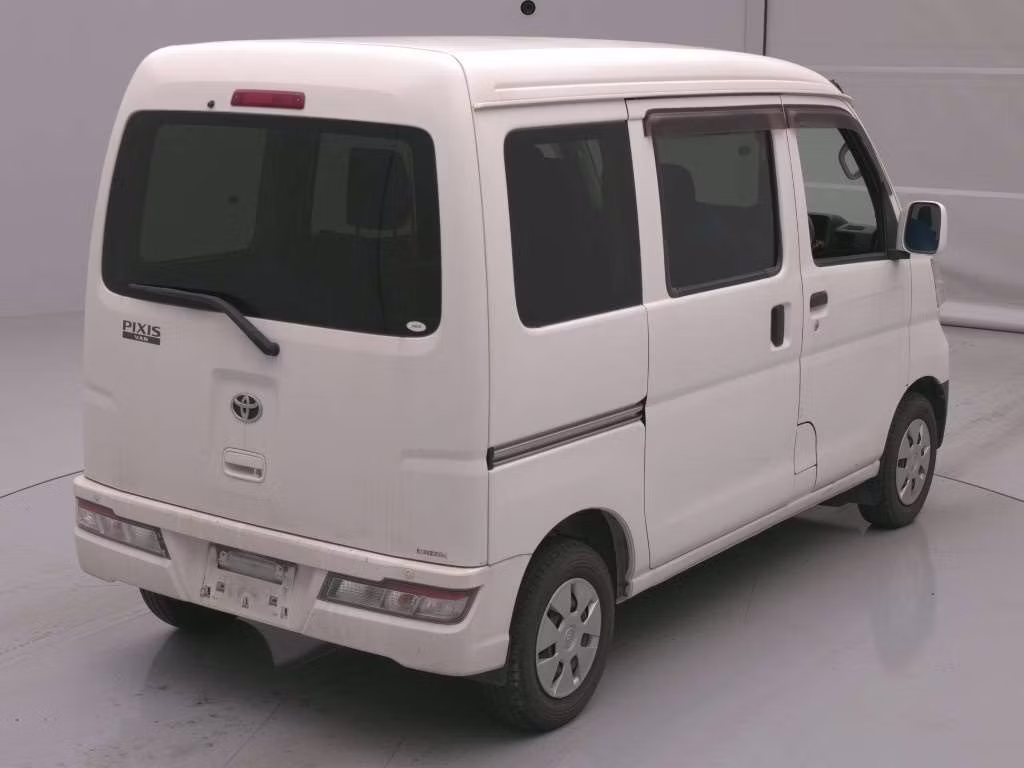 TOYOTA PIXIS VAN