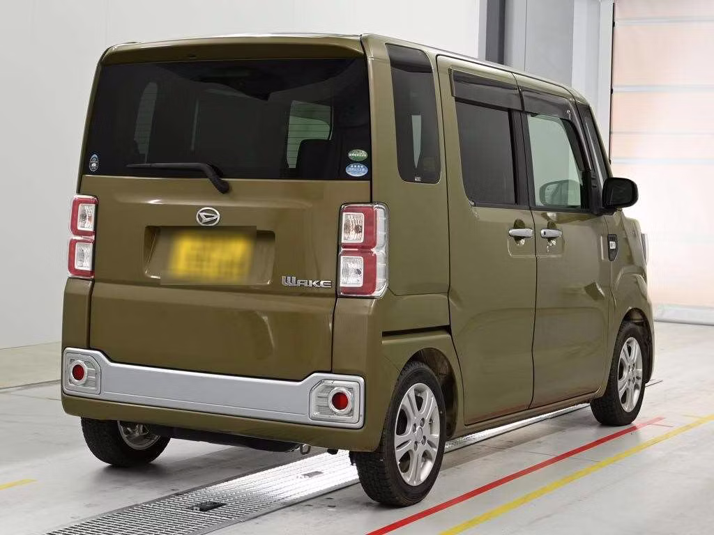DAIHATSU WAKE