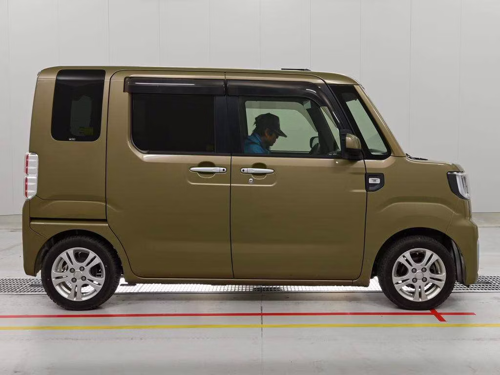 DAIHATSU WAKE