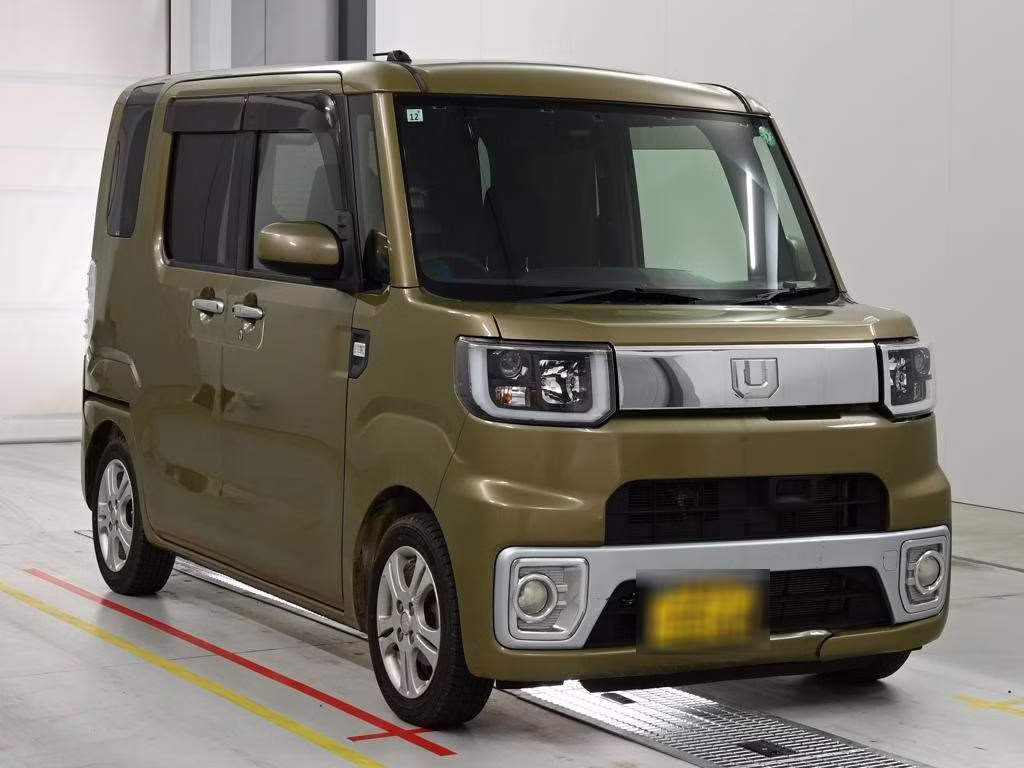 DAIHATSU WAKE