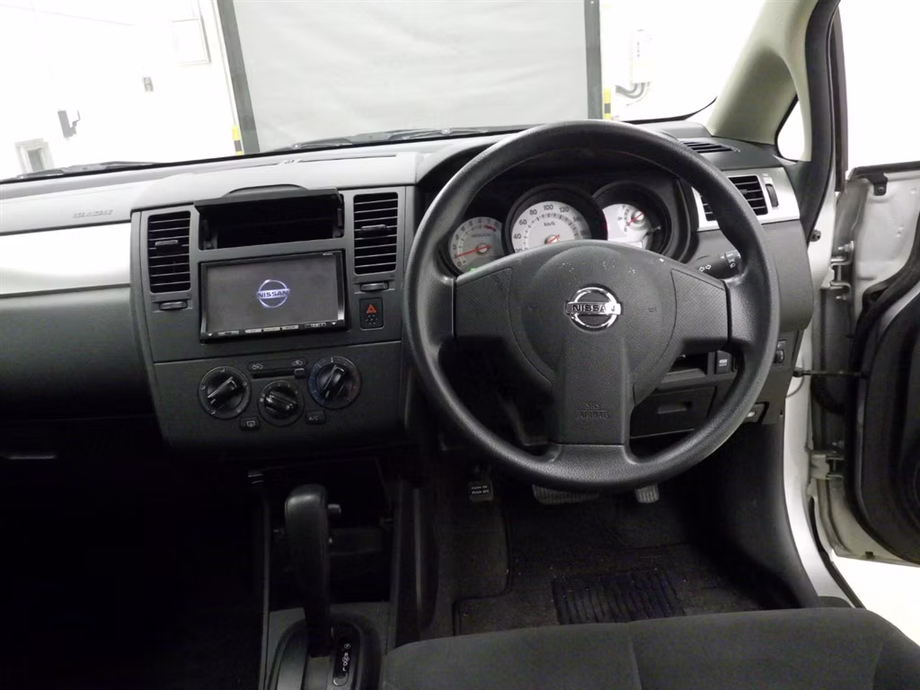 NISSAN TIIDA LATIO