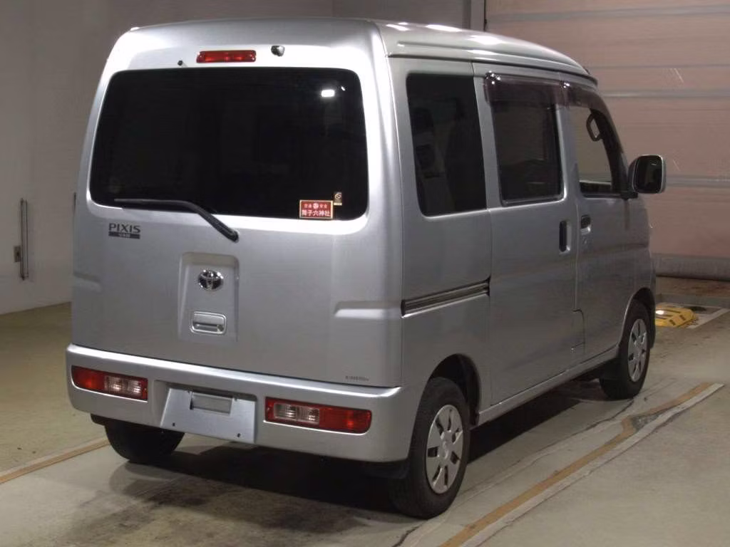 TOYOTA PIXIS VAN