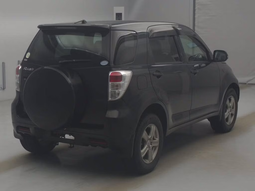 TOYOTA RUSH
