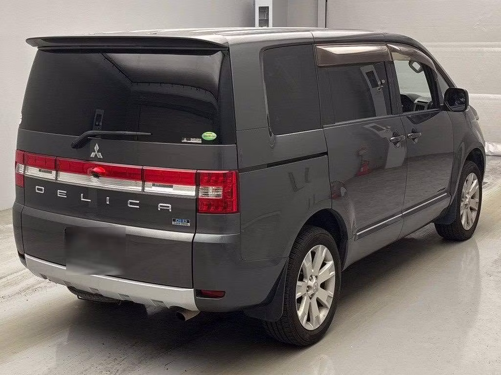 MITSUBISHI DELICA D:5