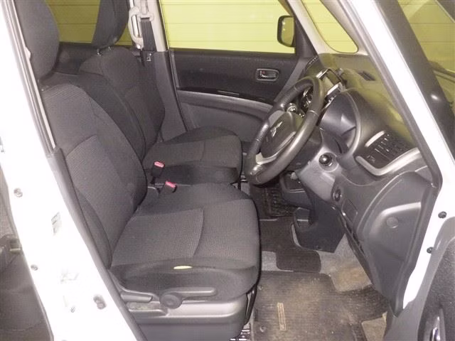 MITSUBISHI DELICA D:2