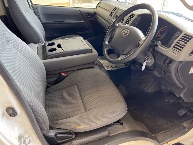 TOYOTA REGIUS ACE