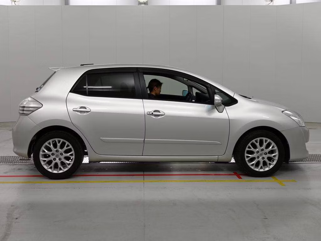 TOYOTA BLADE