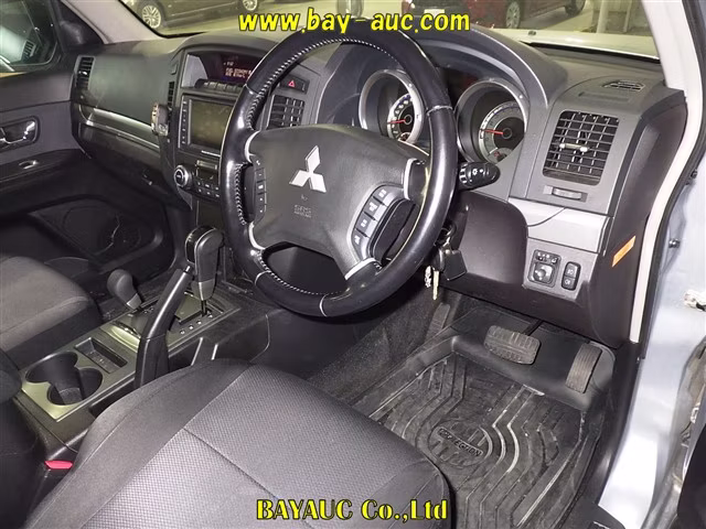 MITSUBISHI PAJERO