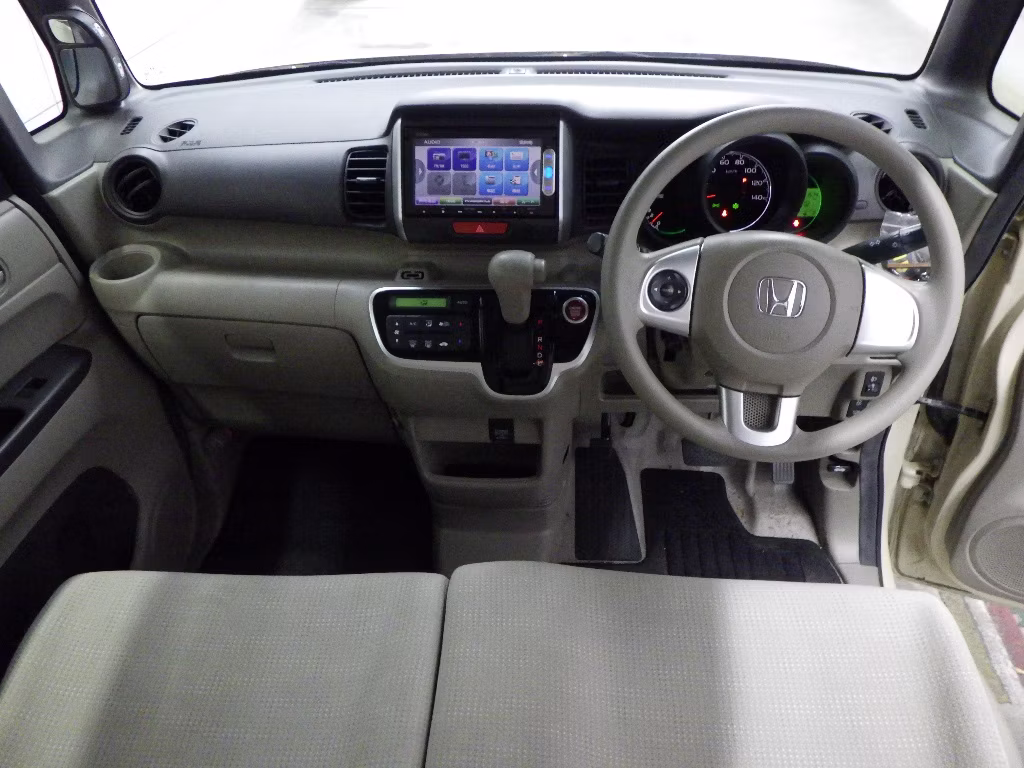 HONDA N-BOX+