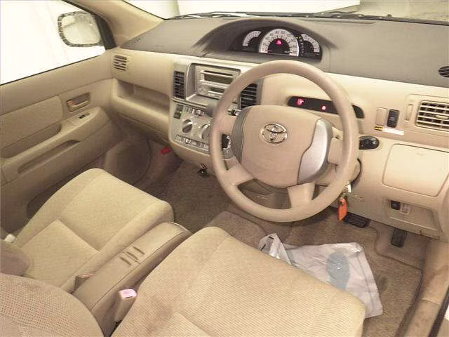TOYOTA RAUM