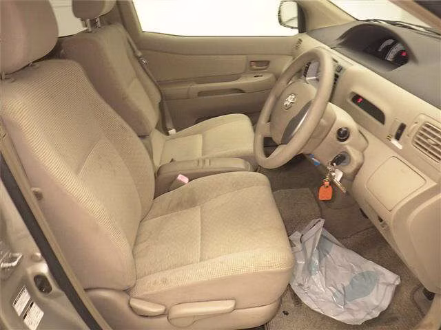TOYOTA RAUM